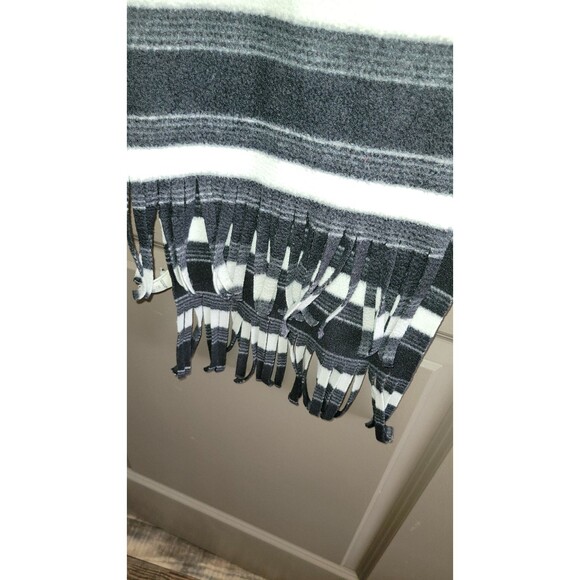 Old Navy Striped Fringed Fleece Rectangle Scarf Black Gray White O/S 60"x9.75" - Picture 3 of 4